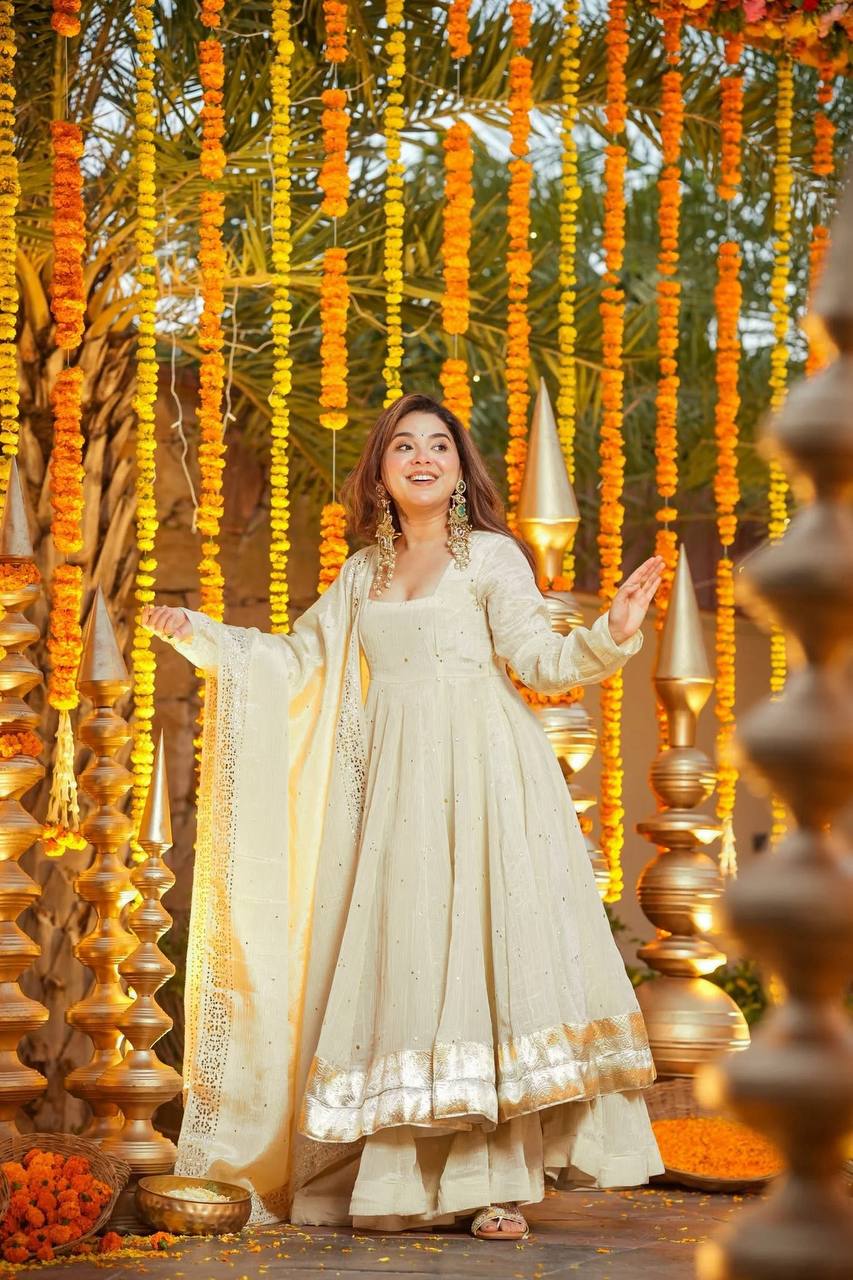 Navya-KD Heavy Chinnon Silk Gown dupatta set - Image 2