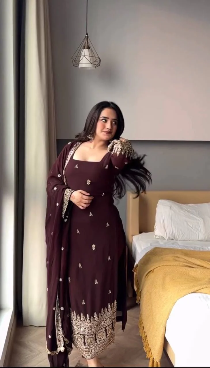 Yamini-KD Heavy Faux Georgette Kurta pent set - Image 3
